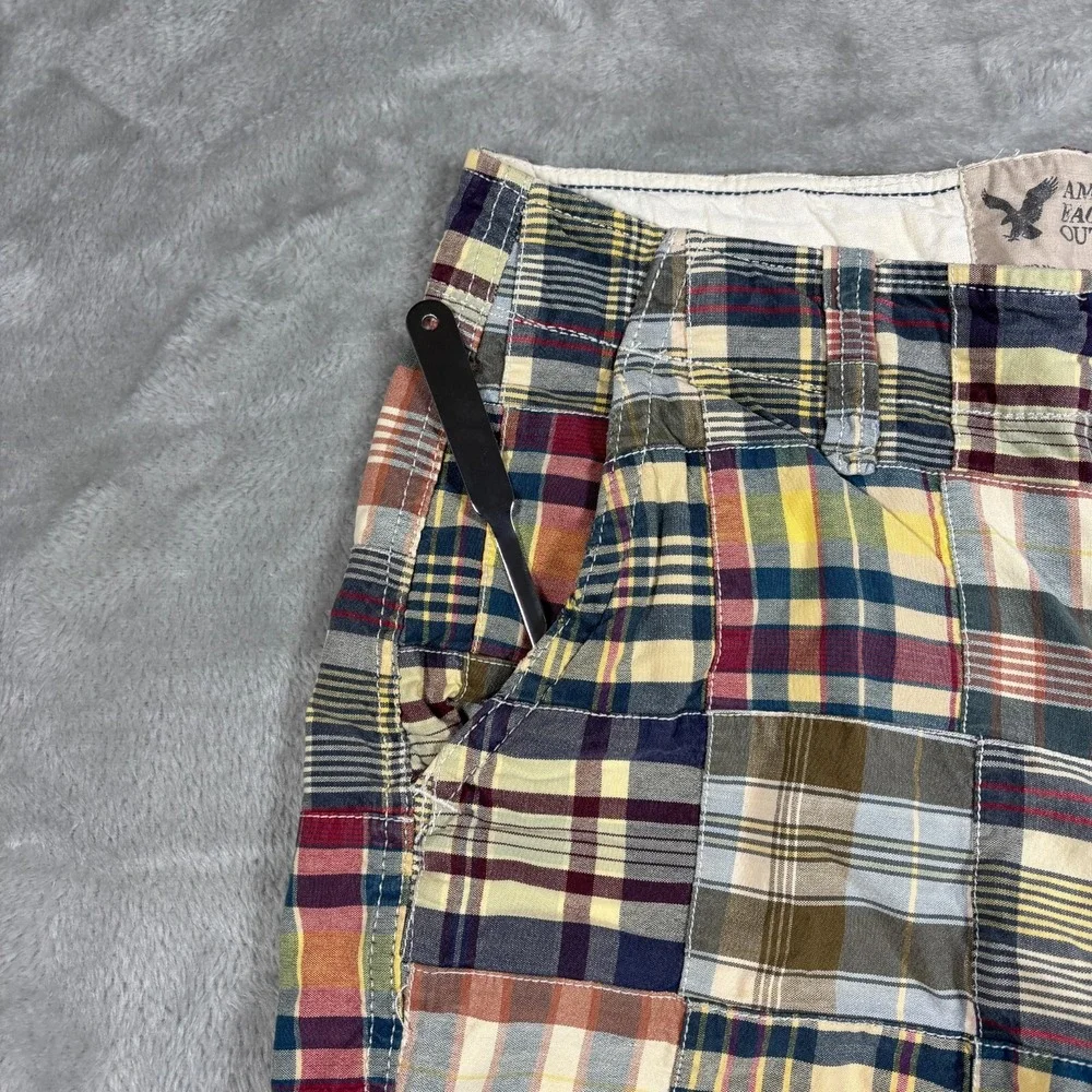 American‎ Eagle Shorts Mens 30 India Madras Patched Plaid Chino Classic Length - Picture 3 of 13